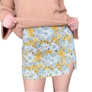 Urban Outfitters Blue and Yellow Floral Mini Skirt with front Slit - S